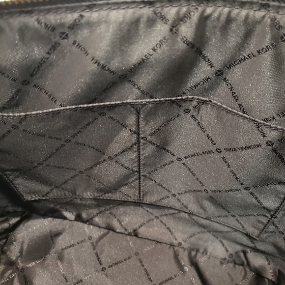 FREE SHIPPING Michael Kors Charlotte Large Tote - Picture 5 of 8